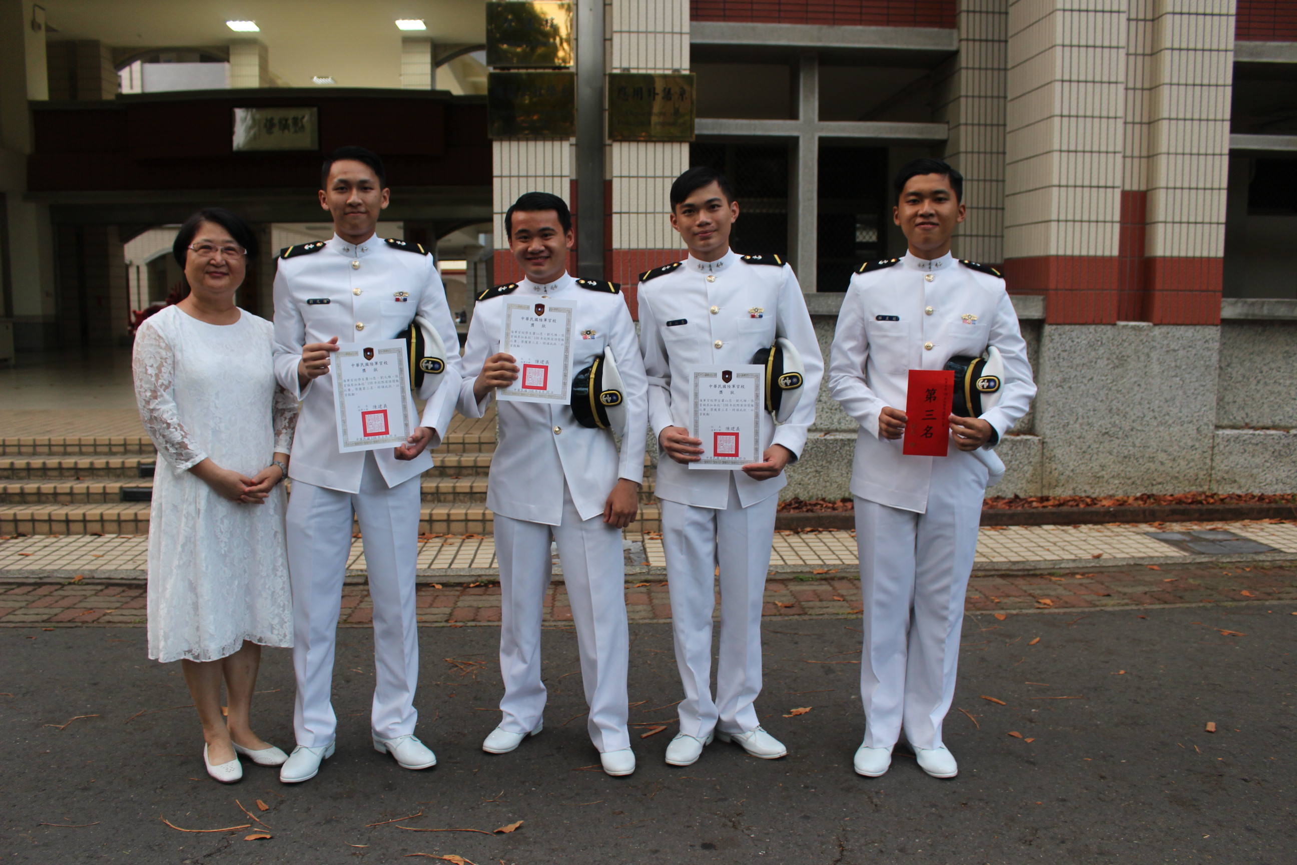 本校學生參加陸軍官校「108年校際英語簡報比賽」榮獲佳績1
