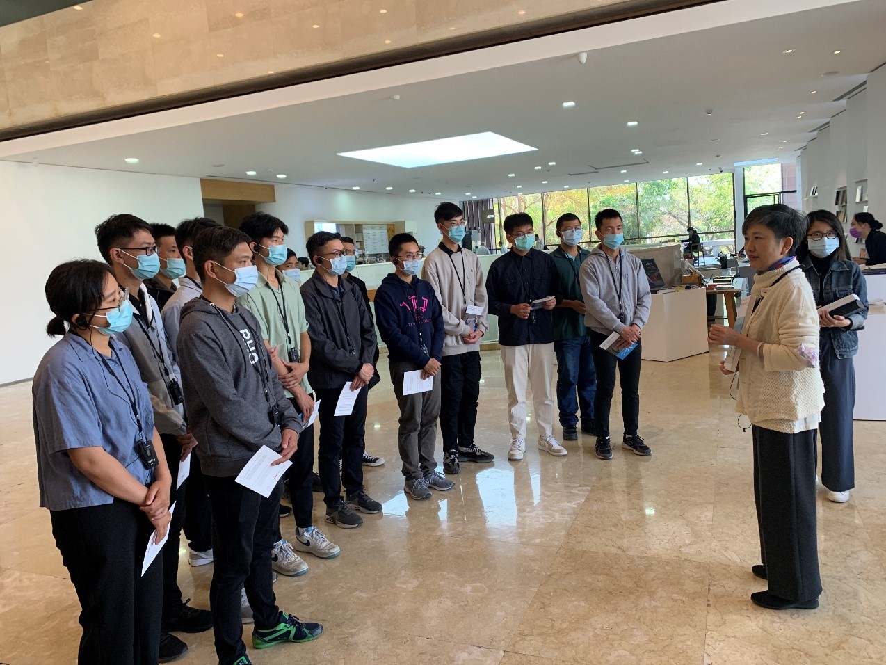 Naval Academy organizes a visit to the Kaohsiung Museum of Fine Arts.