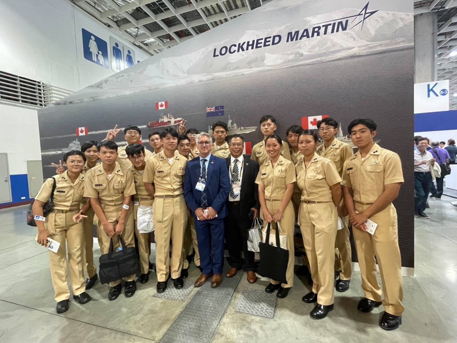 海軍官校學生參觀台北國際航太暨國防工業展