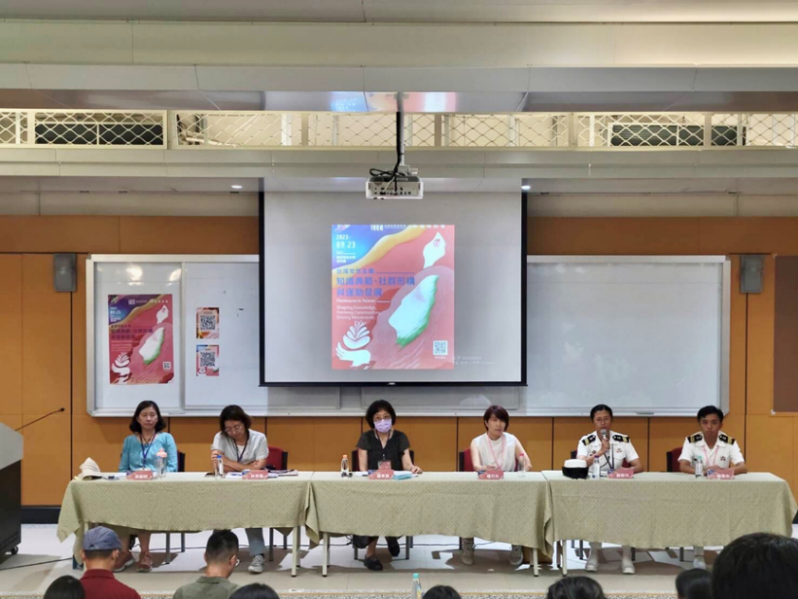 【海軍官校資管系及海科系學生等兩員參與「台灣女性學學會30週年學術研討會」】